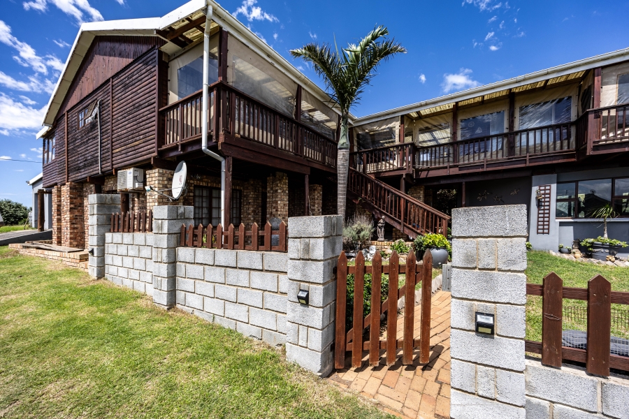 6 Bedroom Property for Sale in Kaysers Beach Eastern Cape